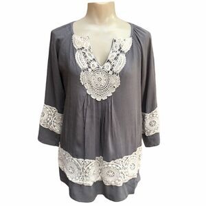 Lady’s World Crochet Lace Appliqué Top